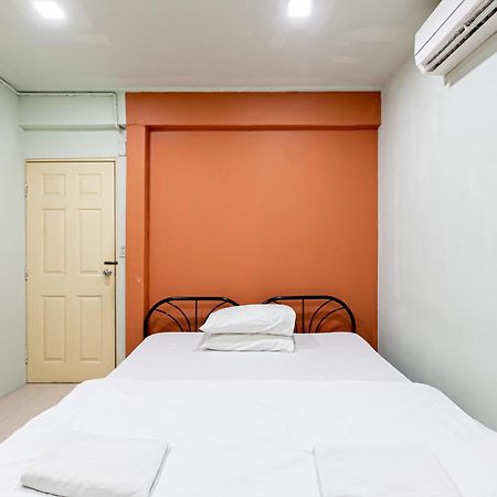 Freesia Saladaeng Silom Apartments Bangkok Luaran gambar