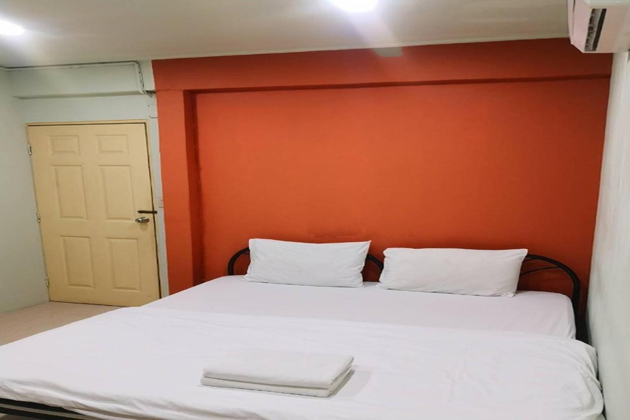 Freesia Saladaeng Silom Apartments Bangkok Luaran gambar