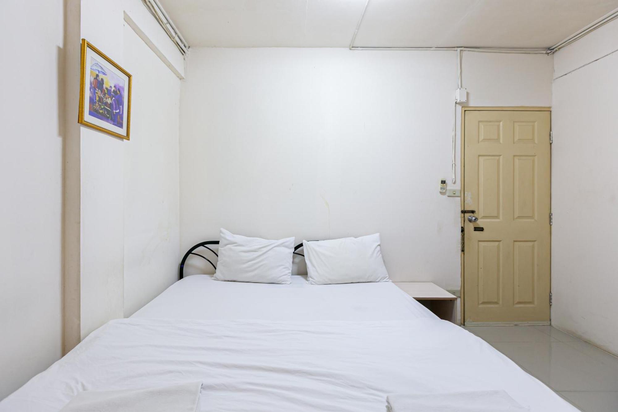 Freesia Saladaeng Silom Apartments Bangkok Luaran gambar
