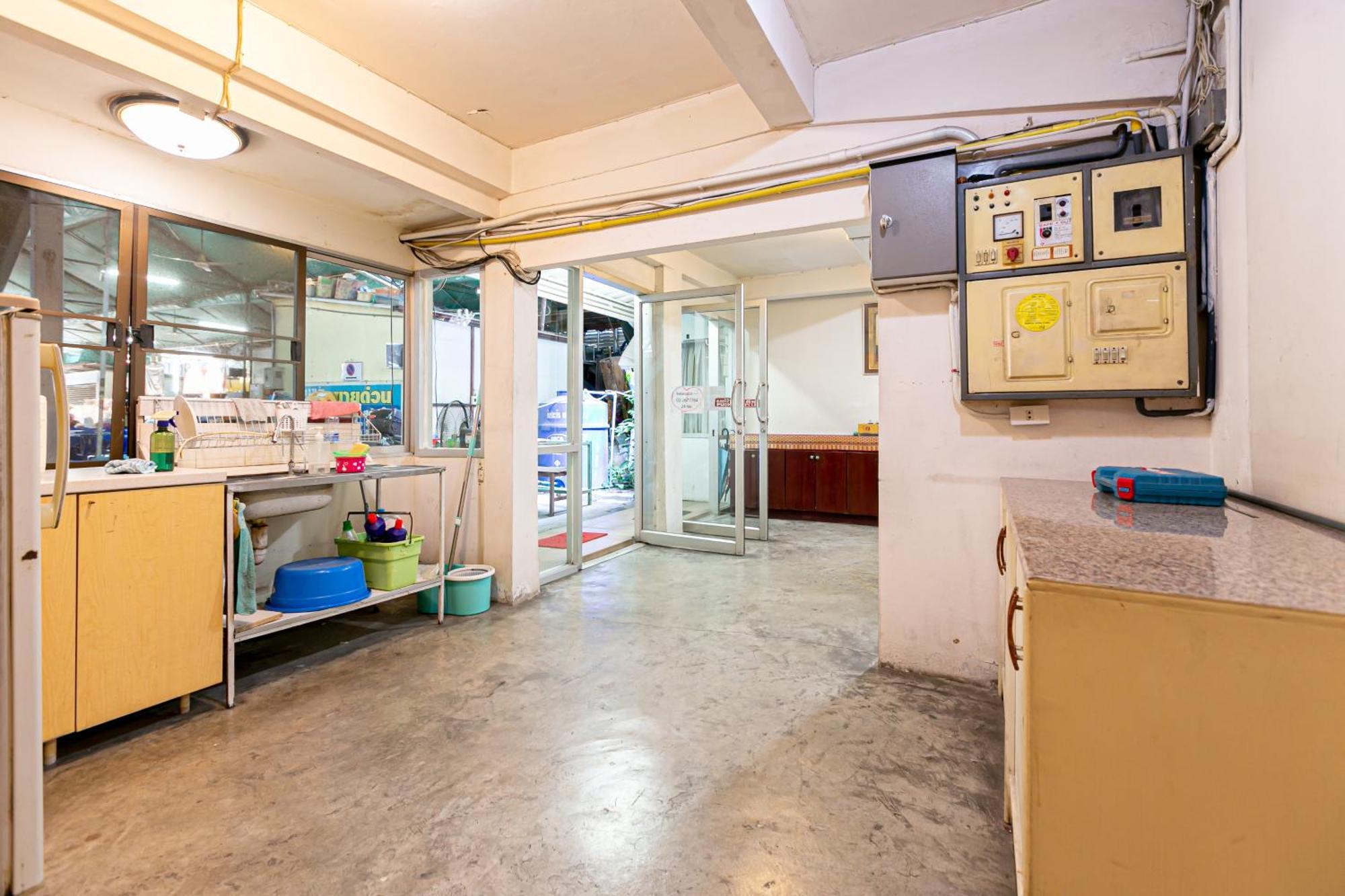 Freesia Saladaeng Silom Apartments Bangkok Luaran gambar