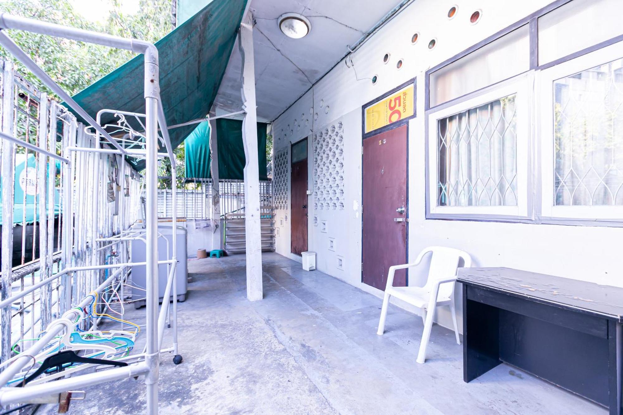 Freesia Saladaeng Silom Apartments Bangkok Luaran gambar