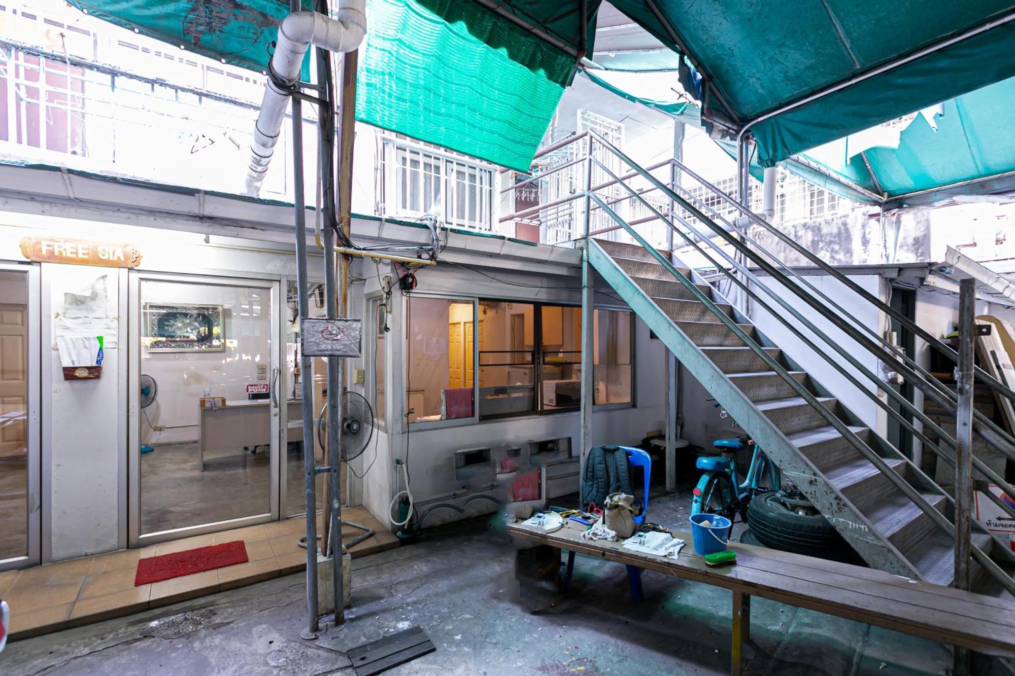 Freesia Saladaeng Silom Apartments Bangkok Luaran gambar