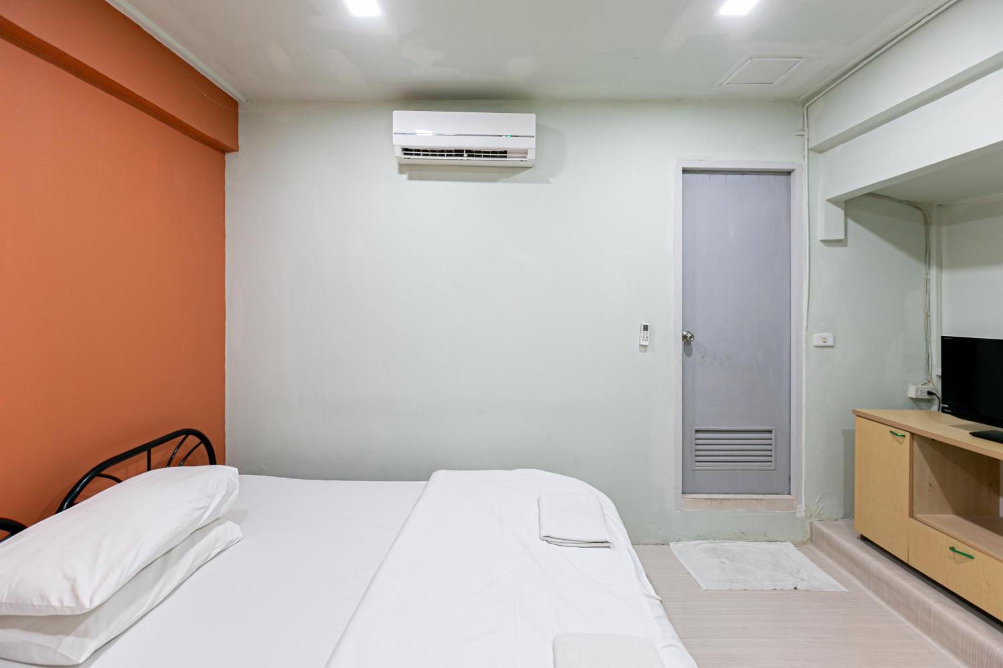 Freesia Saladaeng Silom Apartments Bangkok Luaran gambar