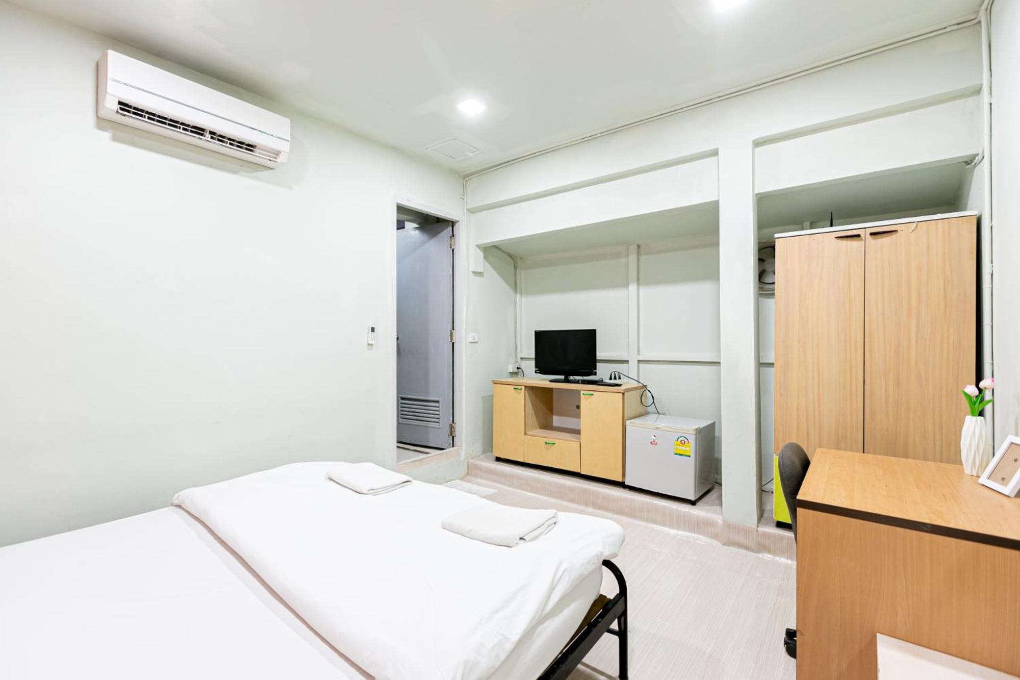 Freesia Saladaeng Silom Apartments Bangkok Luaran gambar