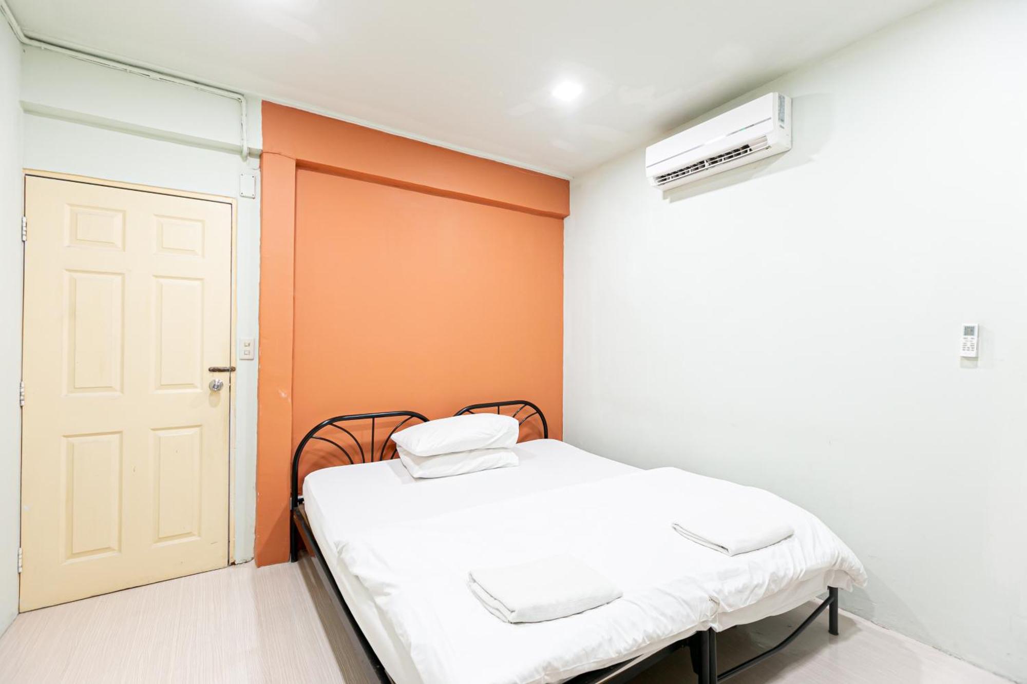 Freesia Saladaeng Silom Apartments Bangkok Luaran gambar